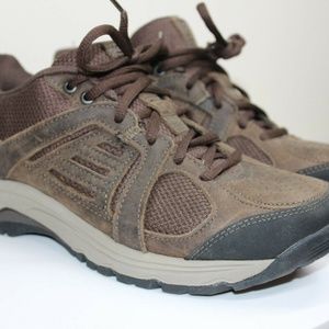 NEW BALANCE TRAIL HIKING WALKING SHOES WOMENS 7